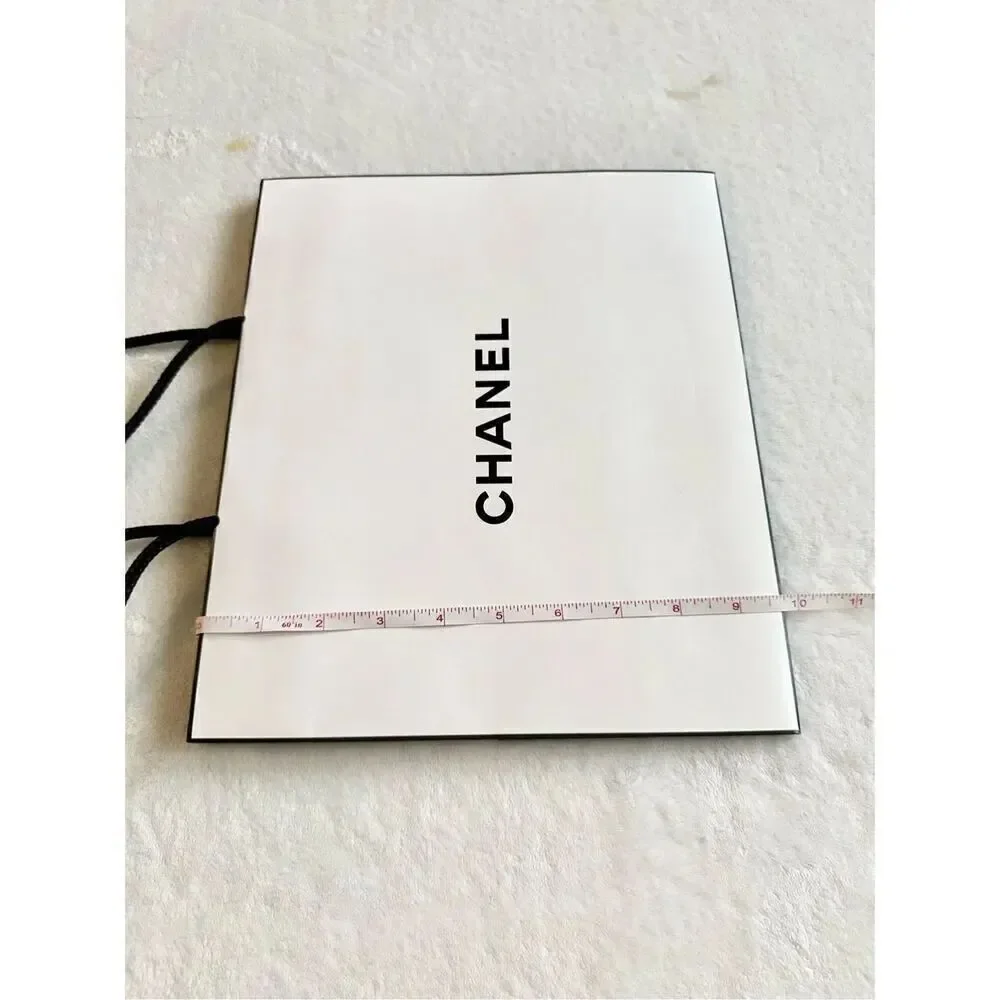 Chanel black-and-white gift bag ￼